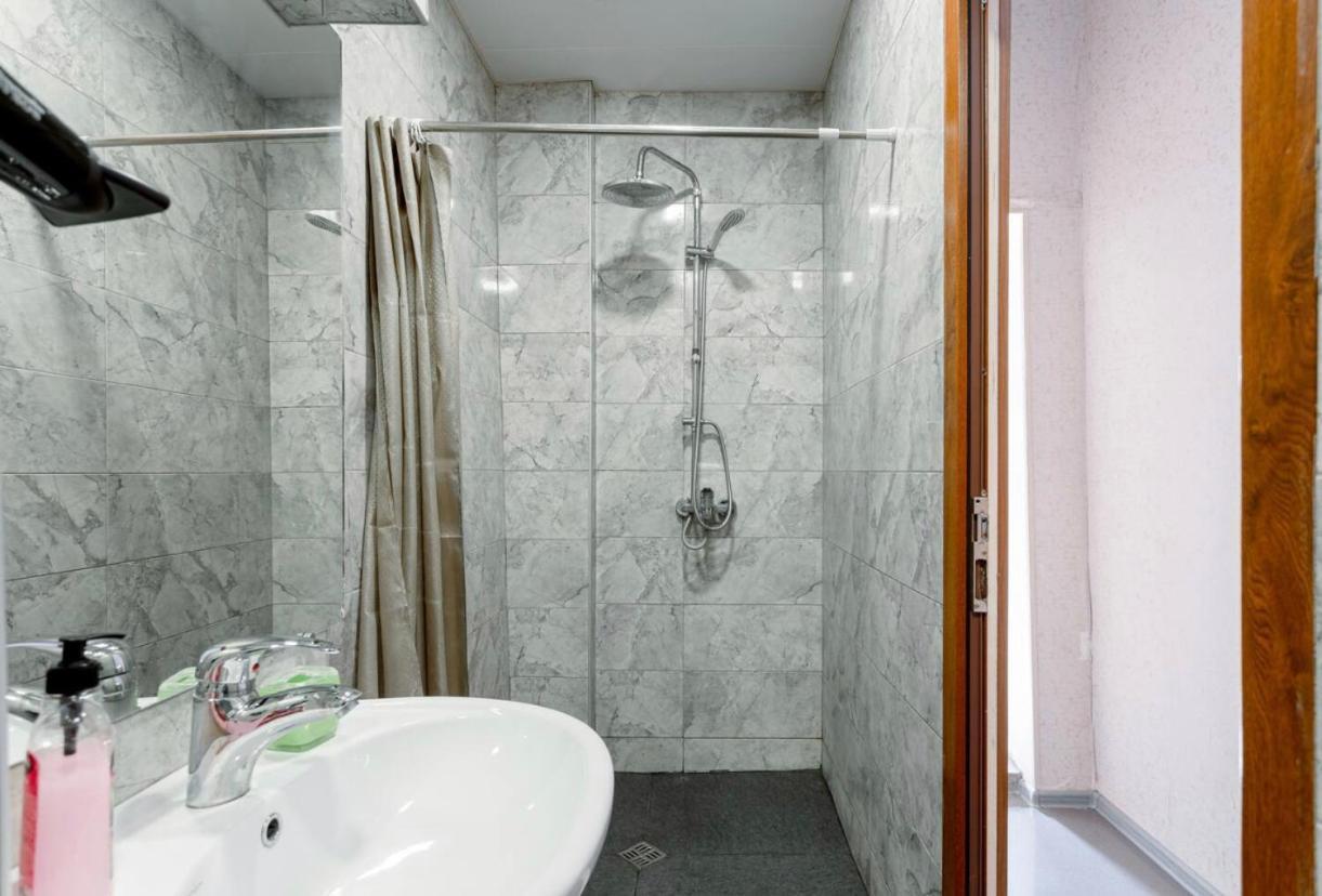 Central Location King Size Bed Tbilisi Exteriör bild